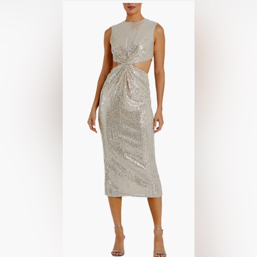 IEENA FOR MAC DUGGAL
Silver Sequin Front Twist Cut Out Sheath Dress.  Size 8
